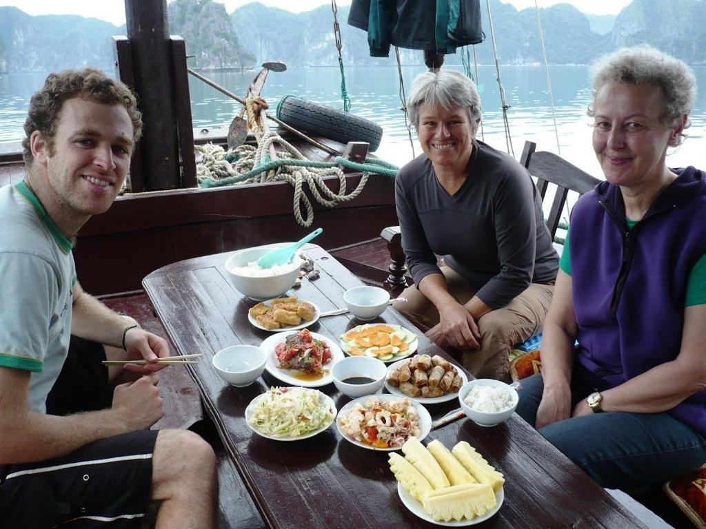 Hoang Gia Minh Hotel Cat Ba Island Ngoại thất bức ảnh